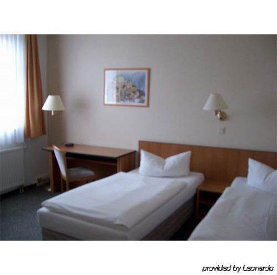 Hotel Kubrat An Der Spree Берлин Екстериор снимка