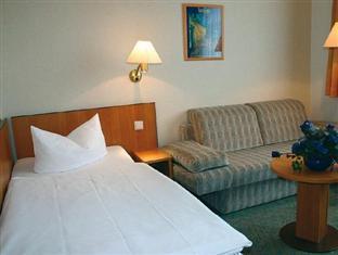 Hotel Kubrat An Der Spree Берлин Екстериор снимка