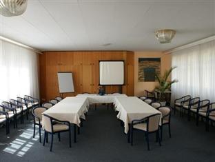 Hotel Kubrat An Der Spree Берлин Екстериор снимка